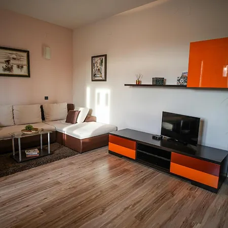 Zora 아파트 로비니