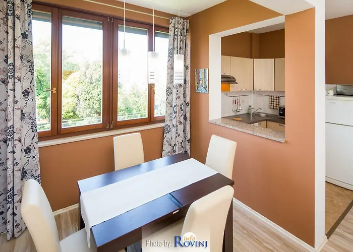 Zora 아파트 로비니